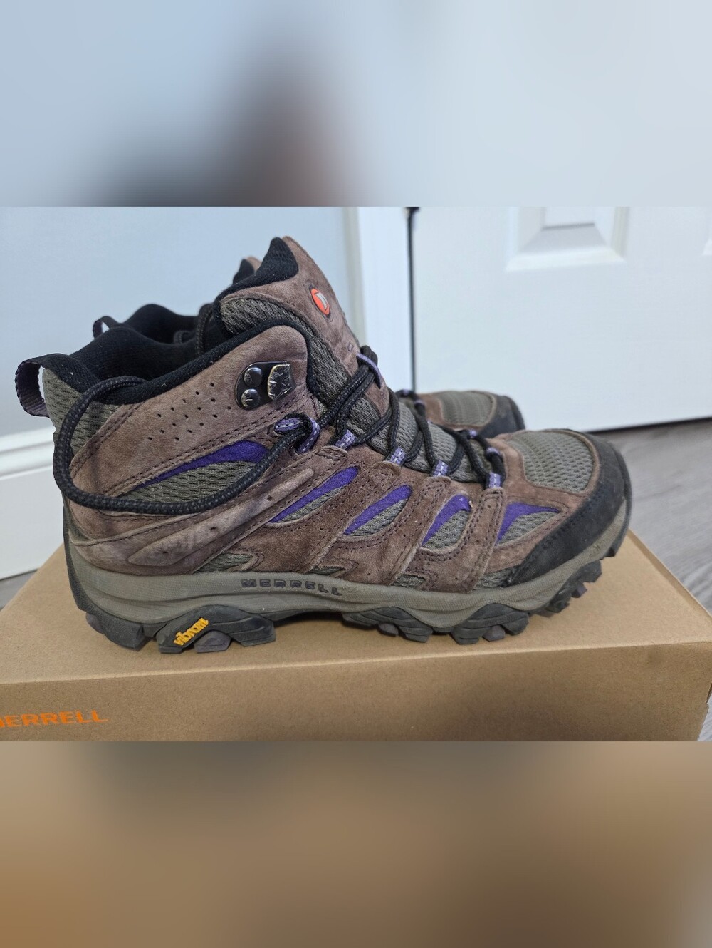 Merrell Women's Moab 3 Suede Leather Mid Vent Hiking Boots Size 8.5